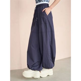 スナイデル(SNIDEL)のシャカワイドパンツ （DNVY）(カジュアルパンツ)