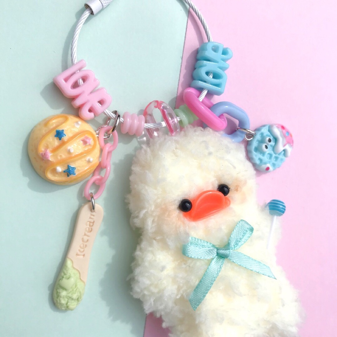 ハンドメイド⋆꙳ モールドール じゃらじゃらキーホルダー ひよこ ハンドメイドのアクセサリー(キーホルダー/ストラップ)の商品写真