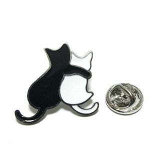pin-2030　ラペルピン★ピンズ　黒猫白猫　ネコ　キャット　キャッツ　仲良し(その他)