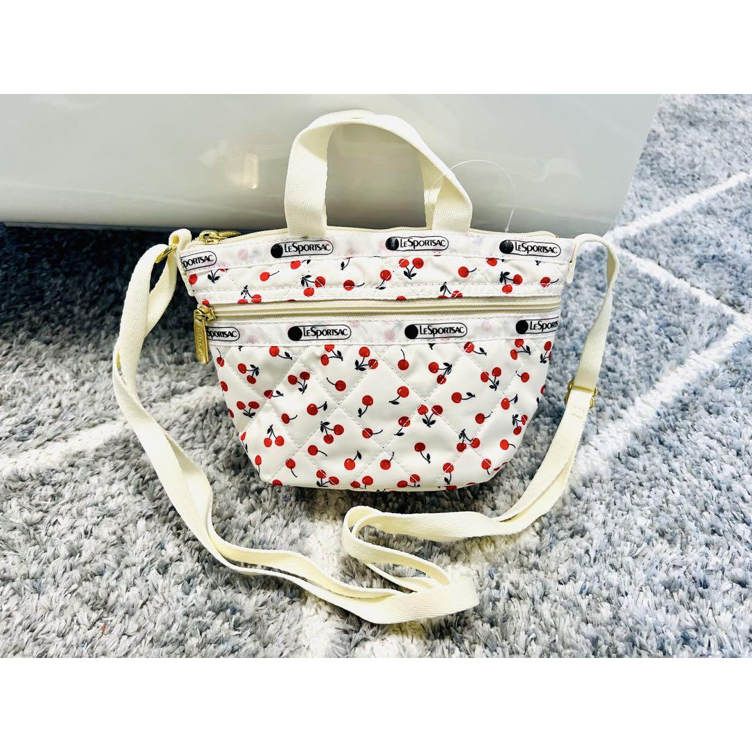 「大人気 新入荷 新品」に該当するファッション通販 レスポートサック - LeSportsac さくらんぼ柄 ショルダー Cherry バッグ