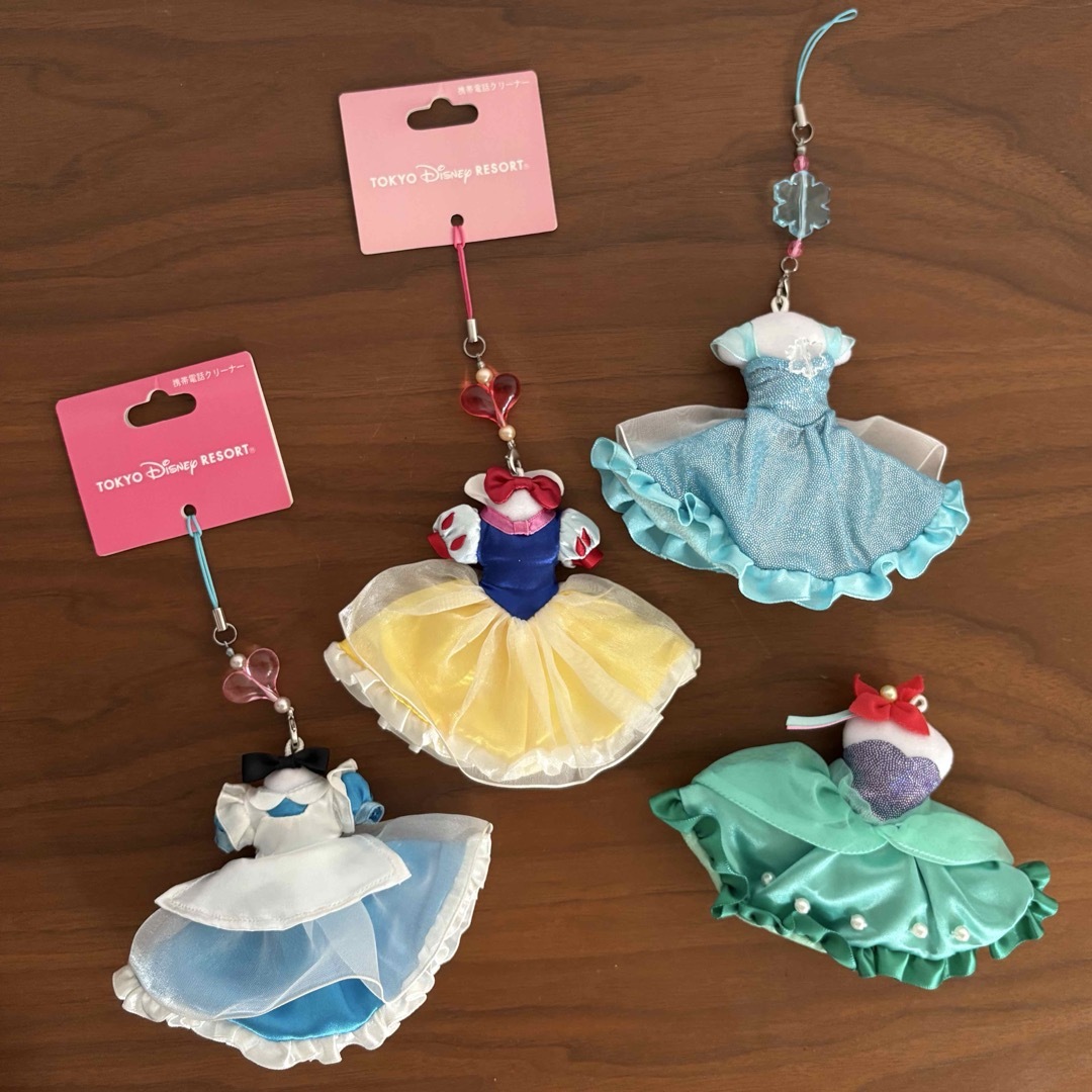 Disney(ディズニー)のTDR プリンセス　ドレス キーホルダー レディースのファッション小物(キーホルダー)の商品写真