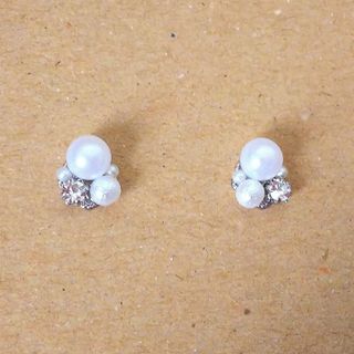 パールビジュー ホワイト 小ぶり ピアス イヤリング シルバー(ピアス)