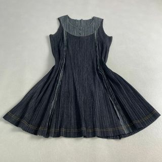 PLEATS PLEASE ISSEY MIYAKE