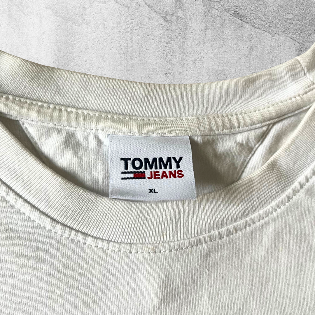 TOMMY JEANS(トミージーンズ)のTOMMY JEANS ロゴ刺繍 Tシャツ XL ホワイト 古着 カジュアル メンズのトップス(Tシャツ/カットソー(半袖/袖なし))の商品写真