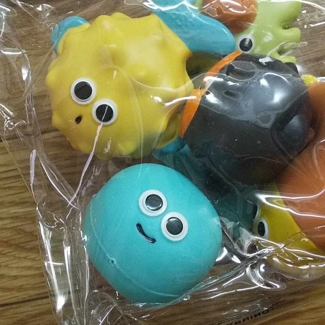 Sassy(サッシー)のSassy 水鉄砲 5個入り  キッズ/ベビー/マタニティのおもちゃ(お風呂のおもちゃ)の商品写真