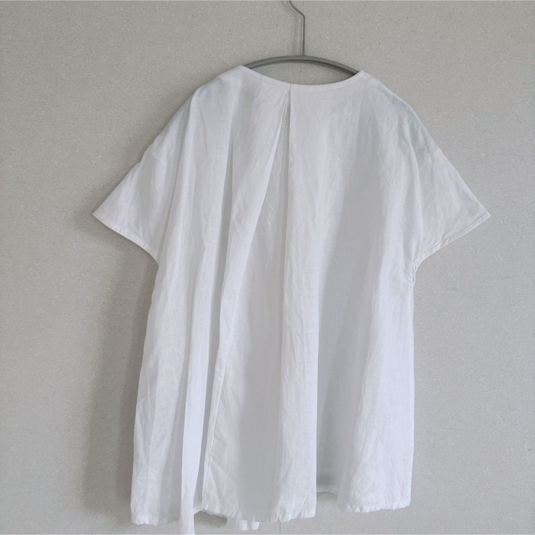 isato イサト　リネン100%シャツ　カットソートップス　ホワイト白　日本製 レディースのトップス(シャツ/ブラウス(半袖/袖なし))の商品写真