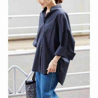 スローブイエナ(SLOBE IENA)のタグ付き　24ss　スローブイエナ　ドルマンスリーブシャツ　ネイビー　ゆったり(シャツ/ブラウス(長袖/七分))