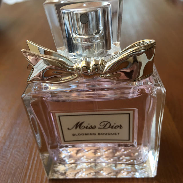 Christian Dior(クリスチャンディオール)のディオール ブルーミングブーケ 50ml&パンプス コスメ/美容の香水(香水(女性用))の商品写真