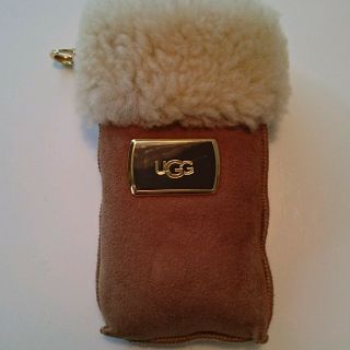 アグ(UGG)のUGGスマホポーチ(モバイルケース/カバー)