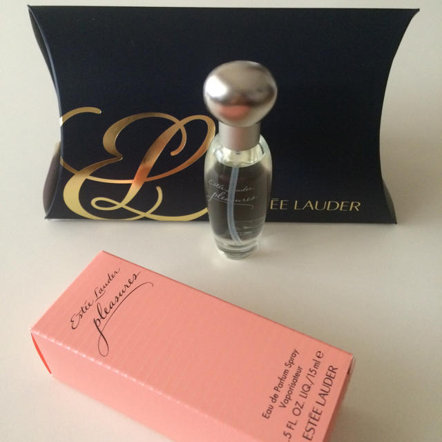 Estee Lauder(エスティローダー)のエスティーローダー プレジャーズ オーデ パフューム スプレィ 15ml コスメ/美容の香水(香水(女性用))の商品写真