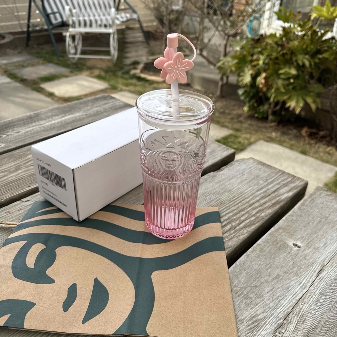 Starbucks(スターバックス)のスターバックス　ガラスタンブラー　ストロー付き　数量限定 インテリア/住まい/日用品のキッチン/食器(タンブラー)の商品写真