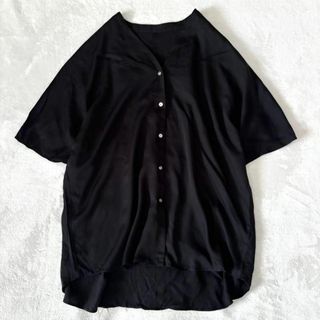 エトレトウキョウ(ETRE TOKYO)のETRE TOKYO ノーカラーハーフスリーブシャツ　ブラック　とろみ　ドルマン(シャツ/ブラウス(半袖/袖なし))