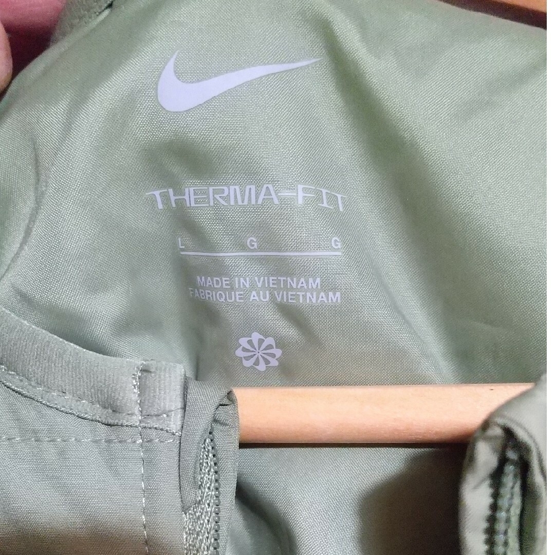 NIKE(ナイキ)のNIKE THERMAーFIT ブルゾン レディースのジャケット/アウター(ブルゾン)の商品写真
