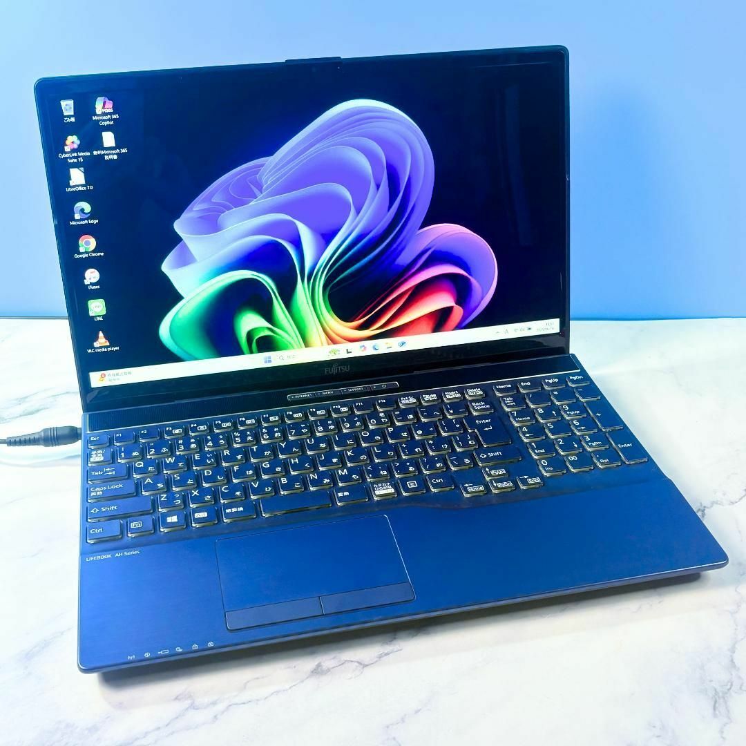 富士通(フジツウ)の美品！8世代Core i7・16GB・SSD512・DVDマルチ・ノートパソコン スマホ/家電/カメラのPC/タブレット(ノートPC)の商品写真