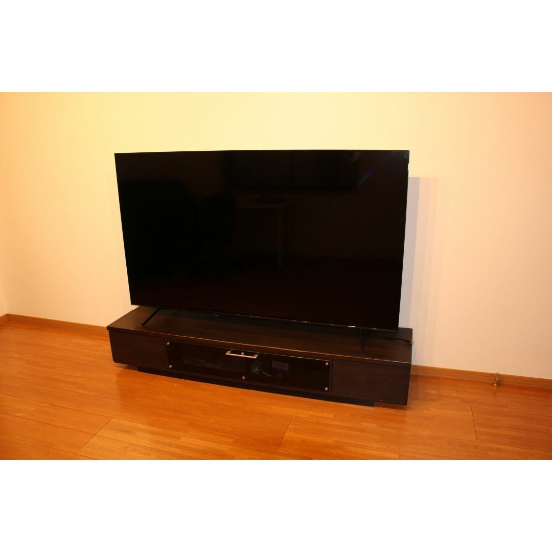 TCL(ティーシーエル)の美品 TCL 75T8B 2024年製 75インチ大迫力4K地デジネット動画対応 スマホ/家電/カメラのテレビ/映像機器(テレビ)の商品写真