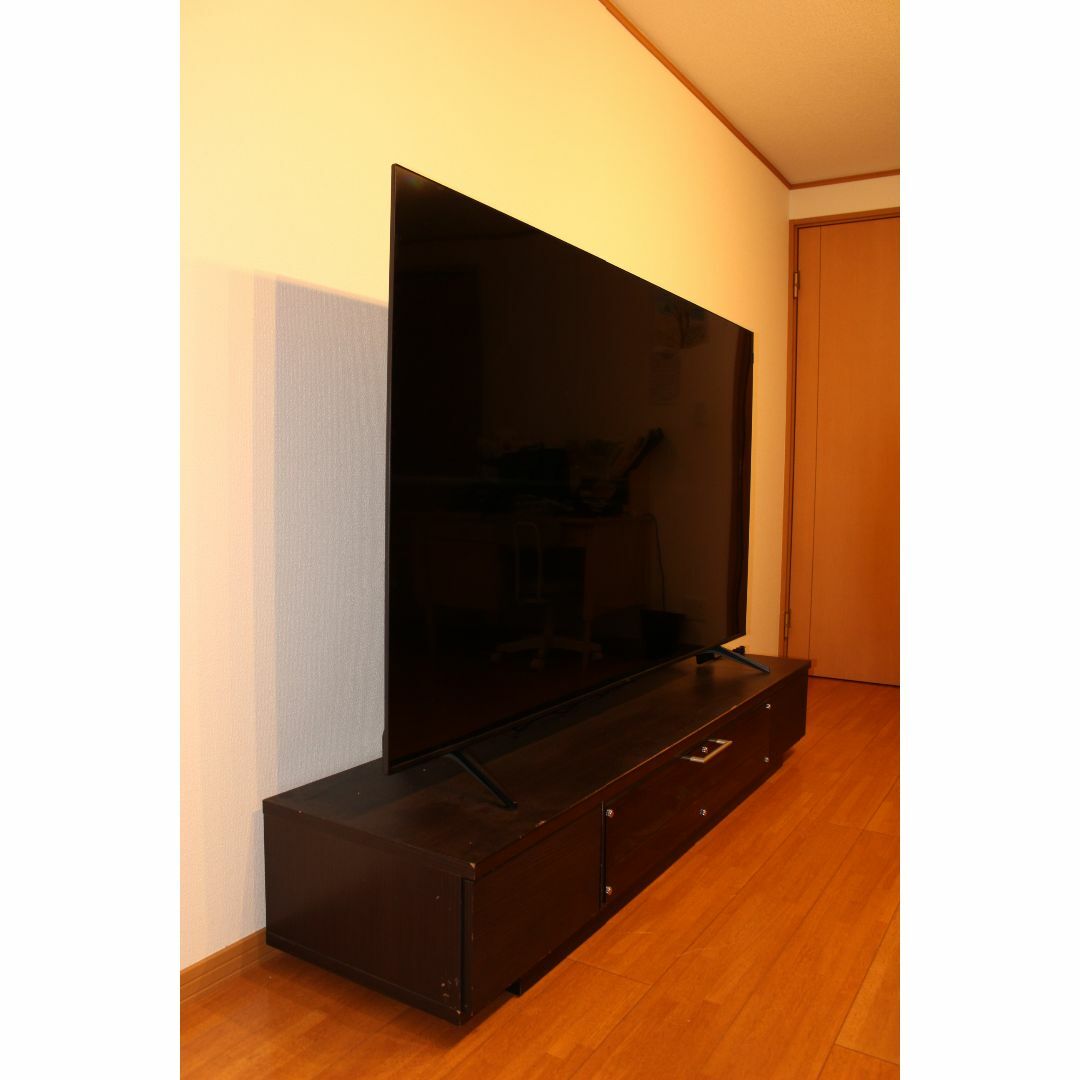 TCL(ティーシーエル)の美品 TCL 75T8B 2024年製 75インチ大迫力4K地デジネット動画対応 スマホ/家電/カメラのテレビ/映像機器(テレビ)の商品写真