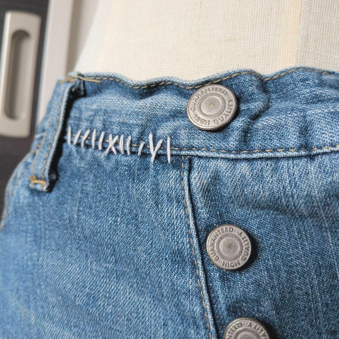 ZUCCa(ズッカ)のzucca クロップド丈 ダメージ風デニムパンツ レディースのパンツ(デニム/ジーンズ)の商品写真