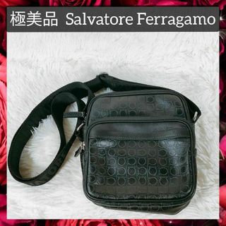 サルヴァトーレフェラガモ(Salvatore Ferragamo)の【極美品】フェラガモ ショルダーバッグ ガンチーニ レザー ブラック 斜め掛け(ショルダーバッグ)