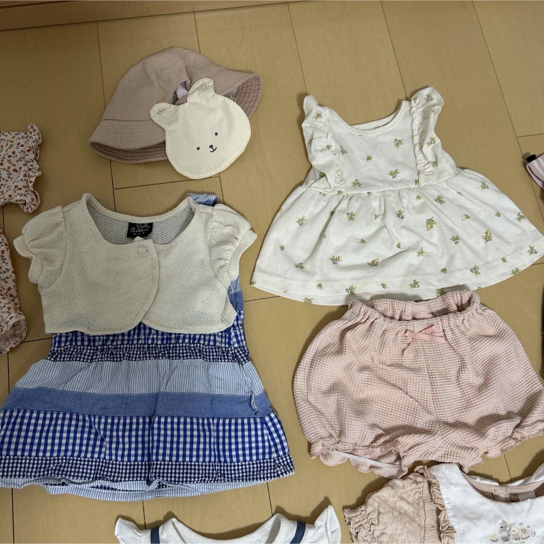 西松屋(ニシマツヤ)の子ども服　女の子　まとめ売り　80から100サイズ キッズ/ベビー/マタニティのキッズ服女の子用(90cm~)(Tシャツ/カットソー)の商品写真