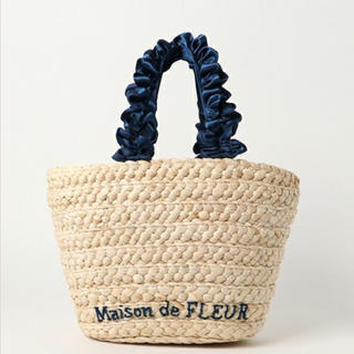 メゾンドフルール(Maison de FLEUR)の新品 ロゴ フリル かご バッグ(かごバッグ/ストローバッグ)