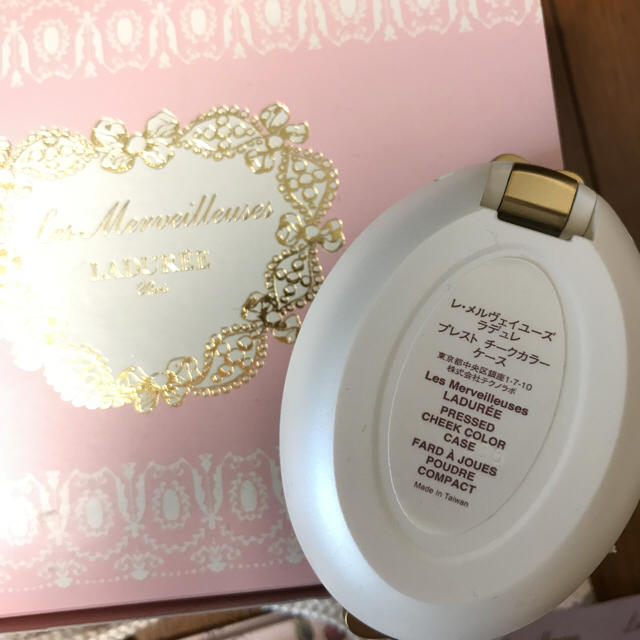 Les Merveilleuses LADUREE(レメルヴェイユーズラデュレ)のレ・メルヴェイユーズラデュレ♡プレストチークカラーM コスメ/美容のベースメイク/化粧品(チーク)の商品写真