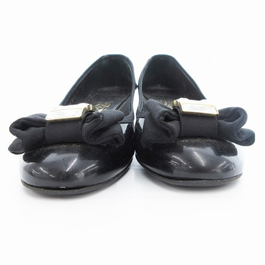 サルヴァトーレ　フェラガモエナメルリボン ヴァラパンプス Salvatore Ferragamo - サルヴァトーレフェラガモ ヴァラ
