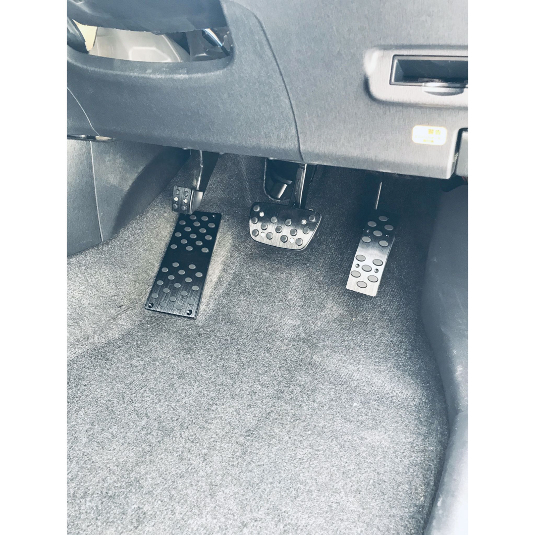 プリウス30系 Prius30系 アルミペダルカバー【C213】 自動車/バイクの自動車(車内アクセサリ)の商品写真