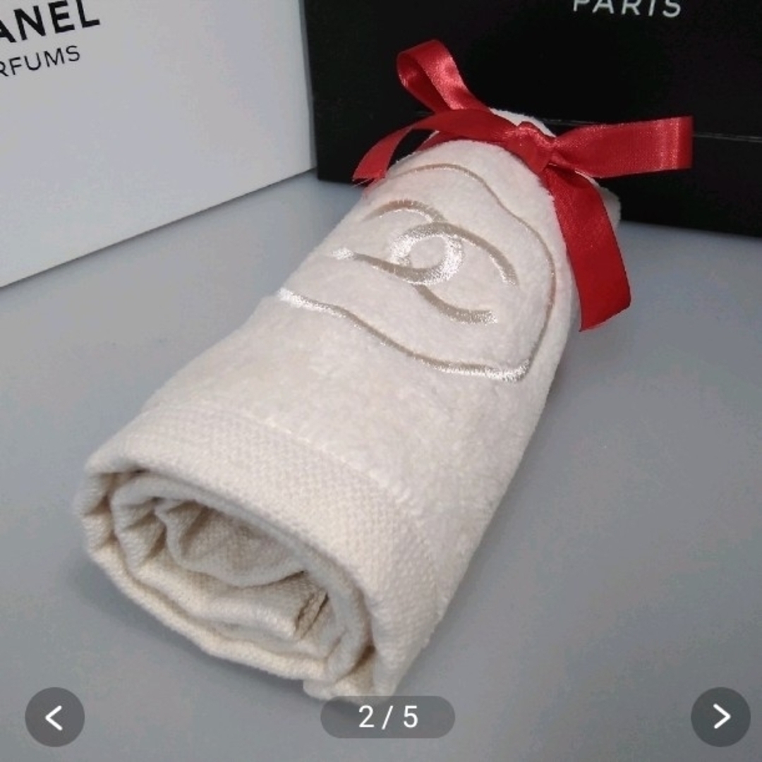 CHANEL(シャネル)のCHANEL(シャネル)ノベルティ★ハンドタオル★ハンカチ★アイボリー★白★即発 レディースのファッション小物(ハンカチ)の商品写真