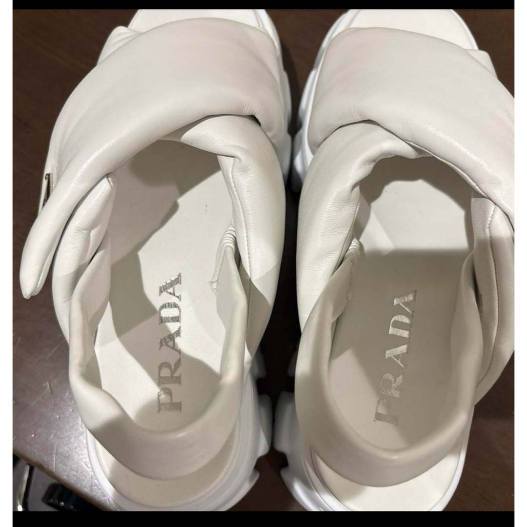 【PRADA】プラダ モノリス ナッパレザー サンダル★ホワイト W) プラダ モノリス サンダル (白ナッパレザー) ```プラダ