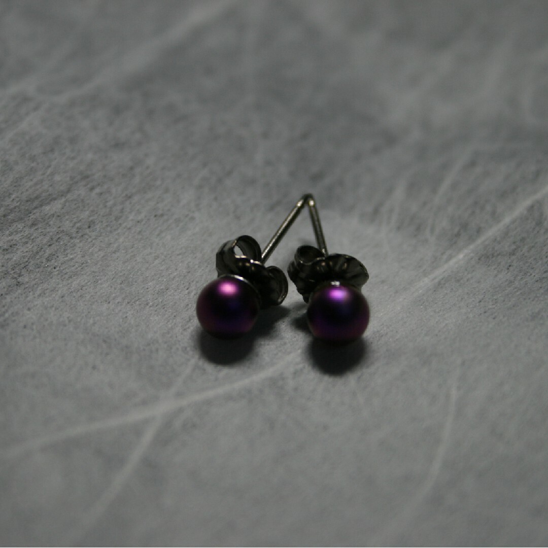 ★チタンピアス　アネモネピンク色★ レディースのアクセサリー(ピアス)の商品写真