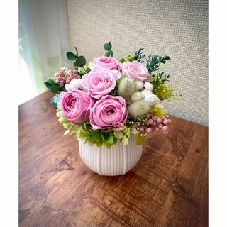 ＊*..可愛いピンクローズアレンジ..＊°..お花の贈り物　プリザーブドフラワー