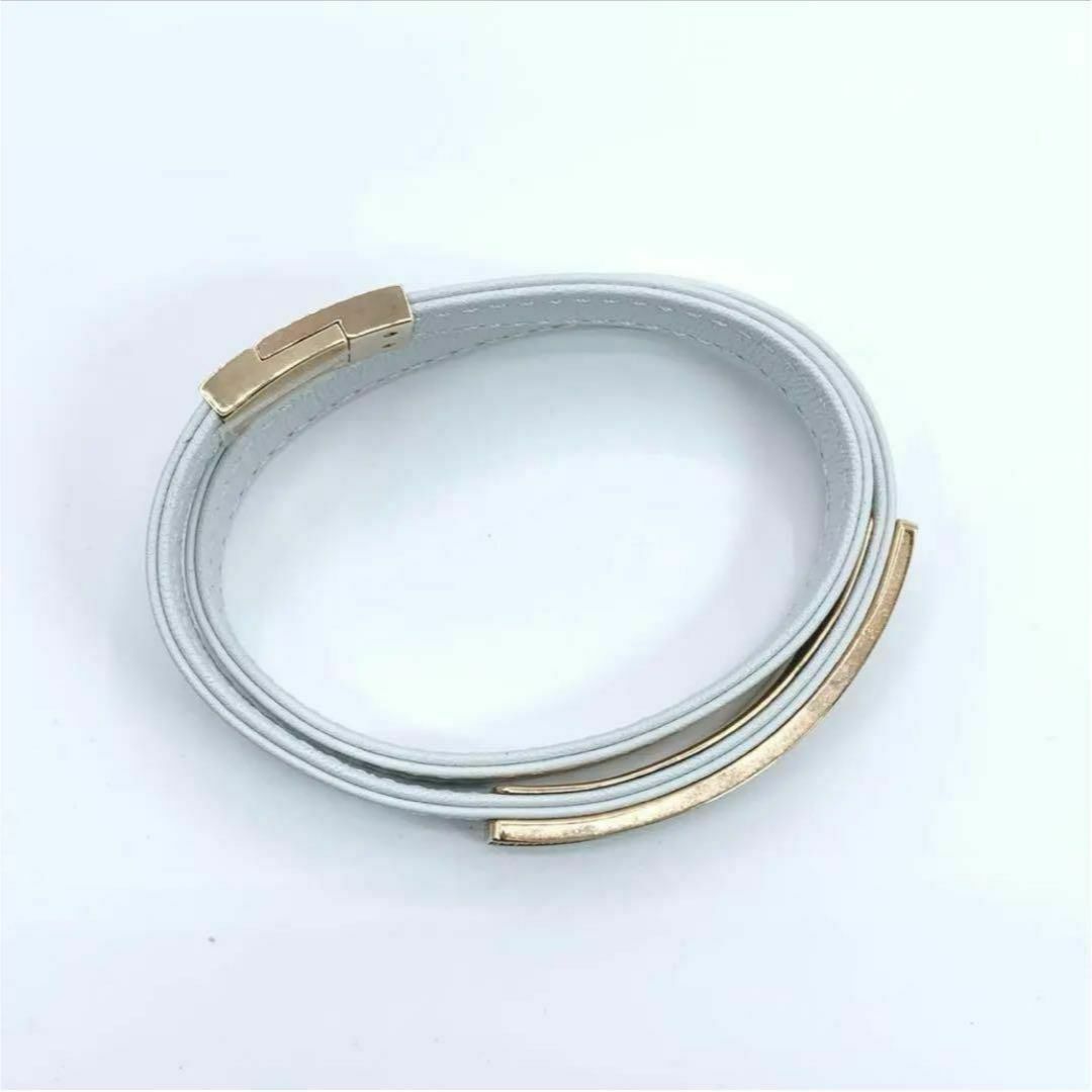 SWAROVSKI(スワロフスキー)の箱付き　SWAROVSKI　スワロフスキー　ブレスレット　ホワイト　ゴールド レディースのアクセサリー(ブレスレット/バングル)の商品写真