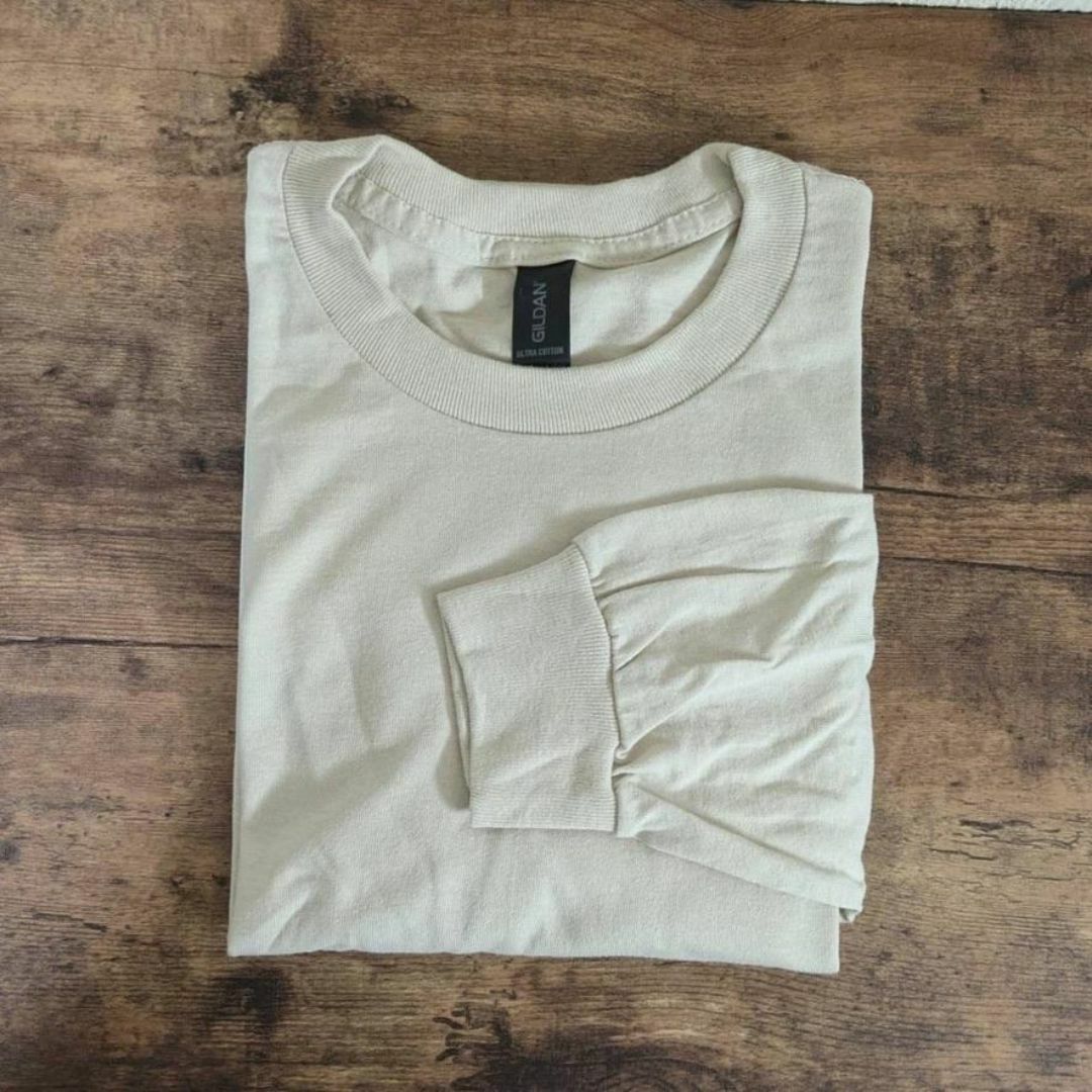 GILDAN(ギルダン)の新品未使用 ギルダン ウルトラコットン 6oz 長袖Tシャツ サンド Ｍ メンズのトップス(Tシャツ/カットソー(七分/長袖))の商品写真