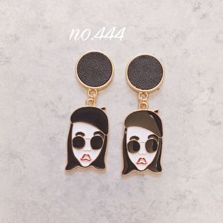 no.444 フェイス チャーム ブラック ピアス、イヤリング