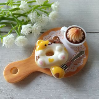 ミニチュア#1274ねこ型ドーナツ、プレート、ウィンナーコーヒー デコパーツ(ミニチュア)