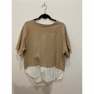 ジーユー(GU)のジーユー　ベージュ バックオープン Tシャツ　GU(Tシャツ(半袖/袖なし))