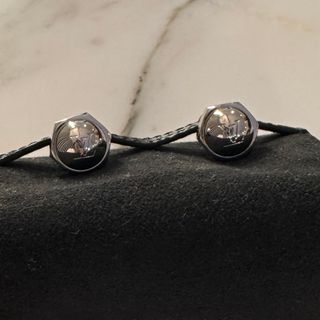 LOUIS VUITTON - 美品　LOUIS VUITTON カフス　ロゴマーク　ネジ　ケース付き