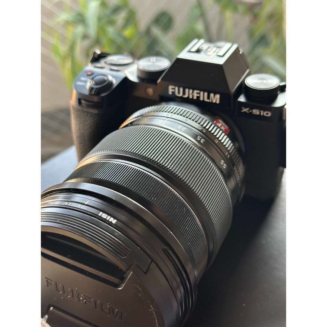 富士フイルム(フジフイルム)の【美品】FUJIFILM X-S10 ＋ XF16-55mm F2.8 セット  スマホ/家電/カメラのカメラ(ミラーレス一眼)の商品写真