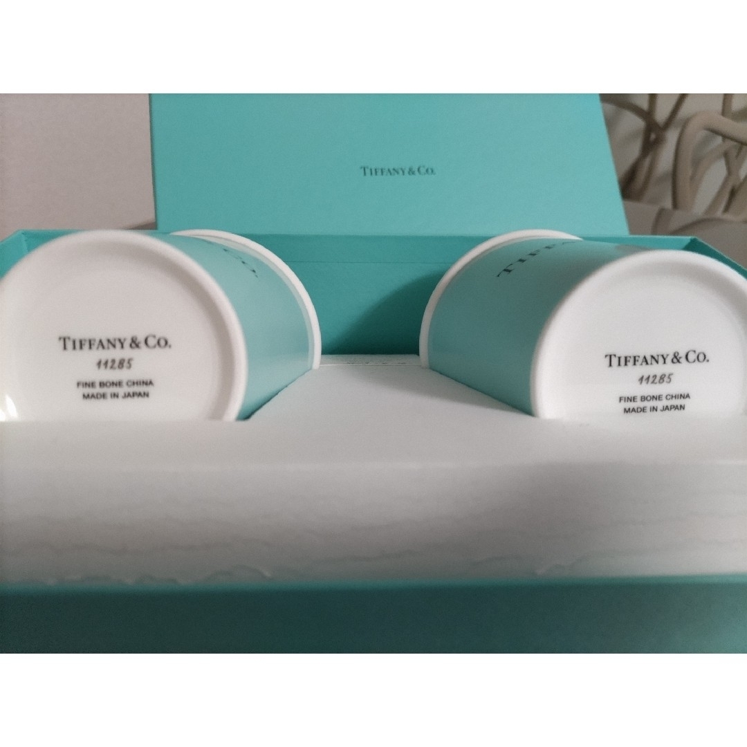 Tiffany & Co.(ティファニー)の【未使用箱入】ティファニー コーヒーカップ ペア 紙コップ デザイン  インテリア/住まい/日用品のキッチン/食器(グラス/カップ)の商品写真