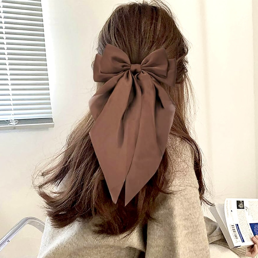 新品　サテンリボンバレッタ　ビッグリボン　ヘアスカーフ　茶色　高級感　髪留め レディースのヘアアクセサリー(バレッタ/ヘアクリップ)の商品写真