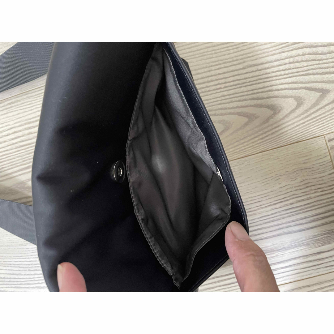 ear PAPILLONNER(イアパピヨネ)のear PAPILLONNER Polaroidエンボスロゴショルダーバッグ レディースのバッグ(ショルダーバッグ)の商品写真