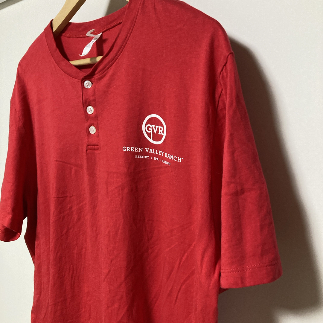 U99🩵　STARTEE ラスベガス GVR ヘンリーネック　Tシャツ XL 赤 メンズのトップス(Tシャツ/カットソー(半袖/袖なし))の商品写真