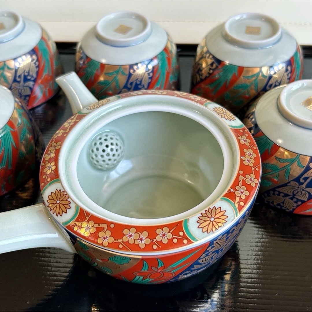 有田焼(アリタヤキ)の有田焼　青藍窯　金襴手　茶器セット　急須　湯呑み　5客　菊紋　花柄　金彩　和柄 インテリア/住まい/日用品のキッチン/食器(食器)の商品写真