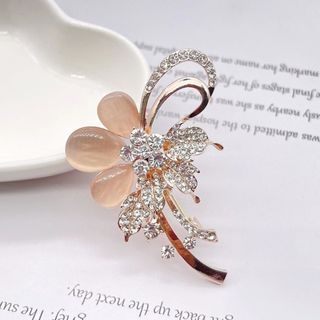 再入荷♡　ピンブローチ 花　ゴールド パール　花 アクセサリー ラインストーン(ブローチ/コサージュ)