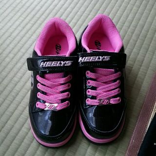 ヒーリーズ(HEELYS)のローラー付きの靴(ローラーシューズ)