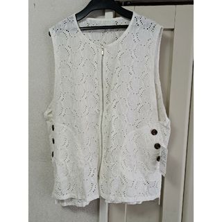 ベルーナ(Belluna)の新品タグ付　ベルーナ　レースボタン使いベスト　オフ白　ホワイト　М(ベスト/ジレ)