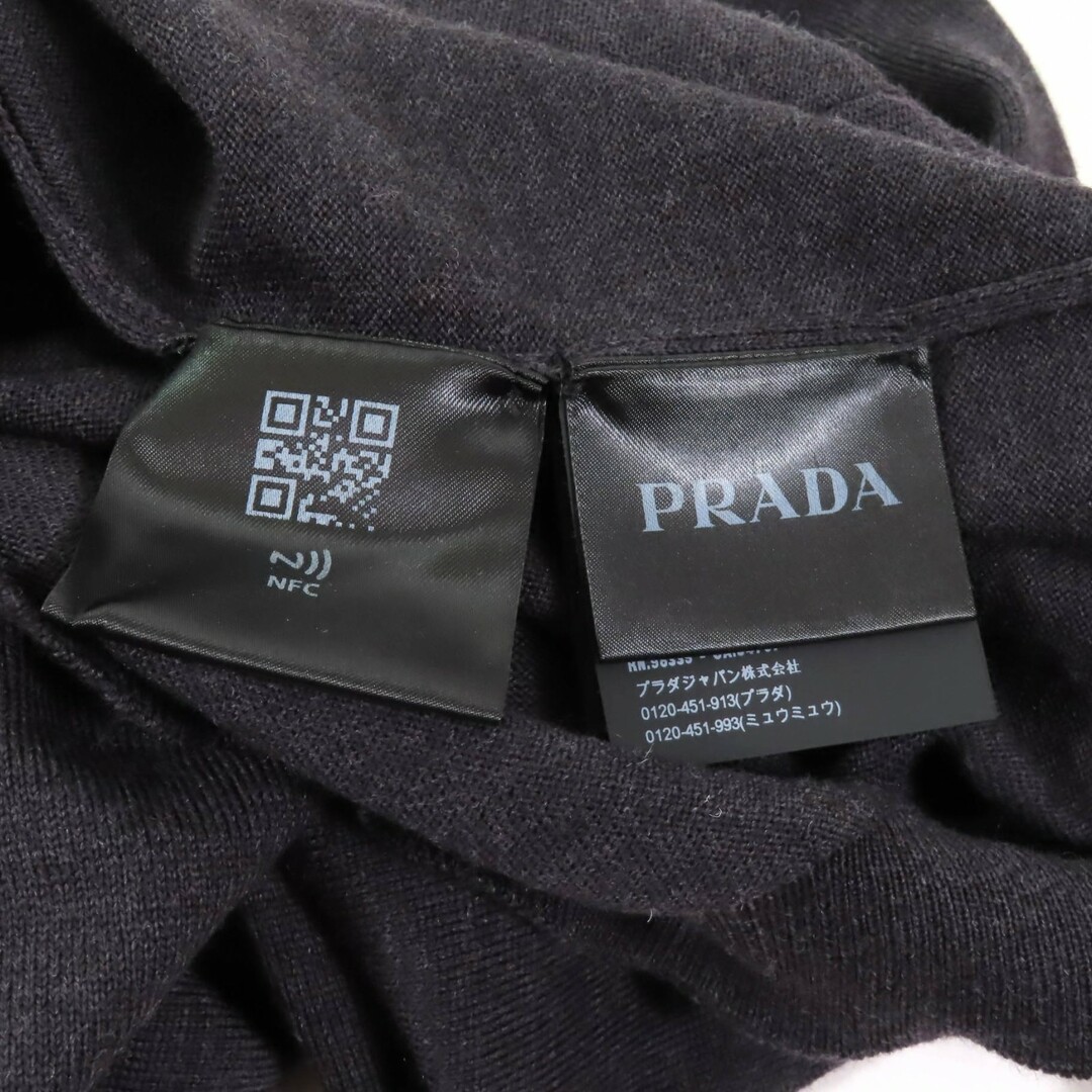 【美品】PRADA ウール100%グレー ロゴ 無地マフラー 45×150 cm 美品】PRADA ウール100%グレー ロゴ 無地マフラー 45×150 cm メンズ