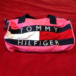 トミーヒルフィガー(TOMMY HILFIGER)のドラム型バッグ(ボストンバッグ)