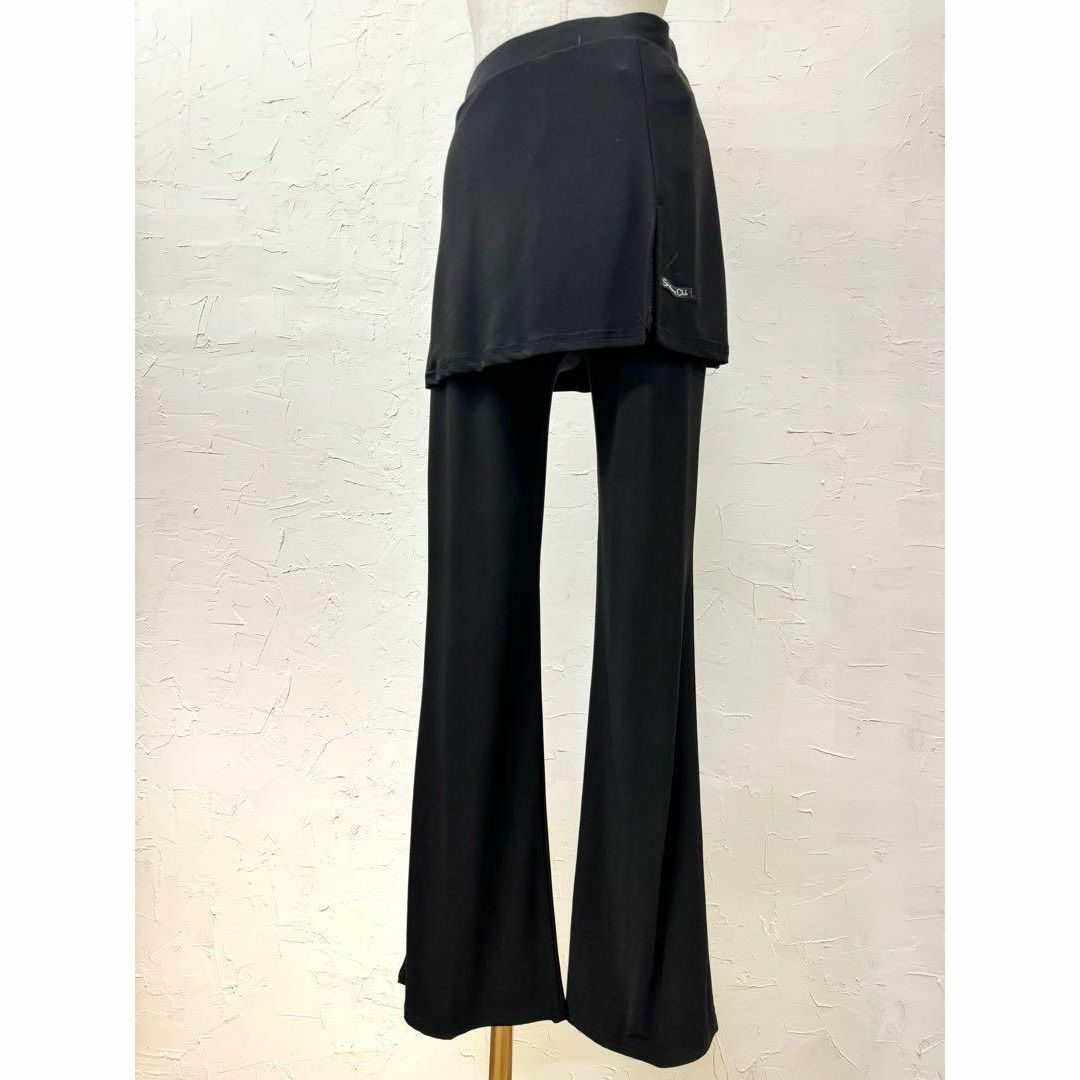 【シンプル】新品　ブーツカット スカート付きパンツ b1312 スポーツ/アウトドアのスポーツ/アウトドア その他(ダンス/バレエ)の商品写真