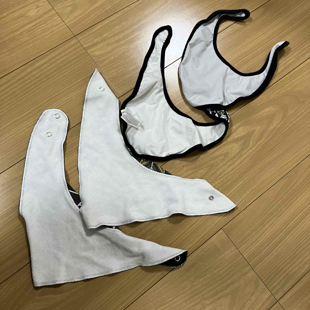 シミにくいスタイ！　4枚セット キッズ/ベビー/マタニティのこども用ファッション小物(ベビースタイ/よだれかけ)の商品写真